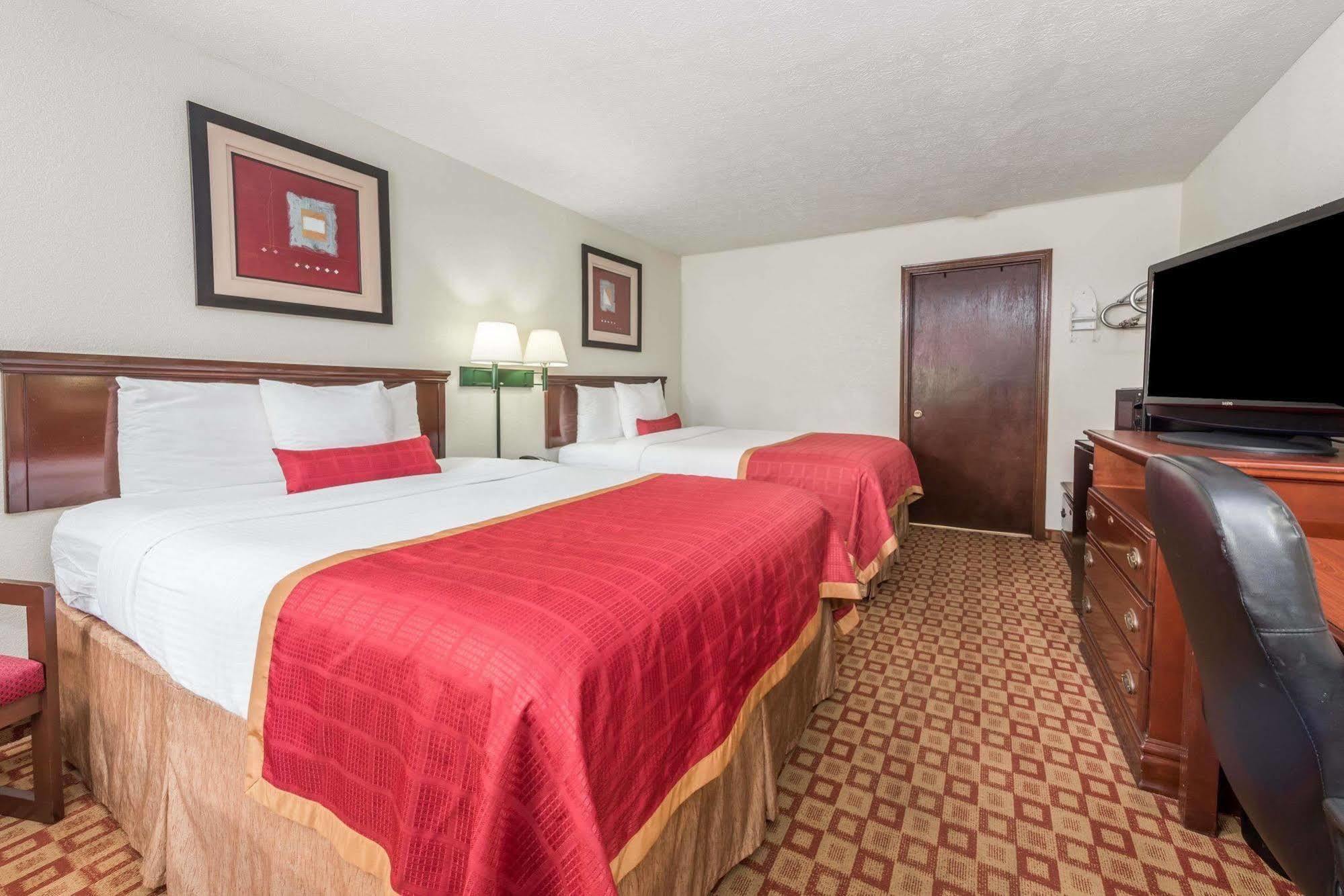 Days Inn By Wyndham Bloomington Exterior photo